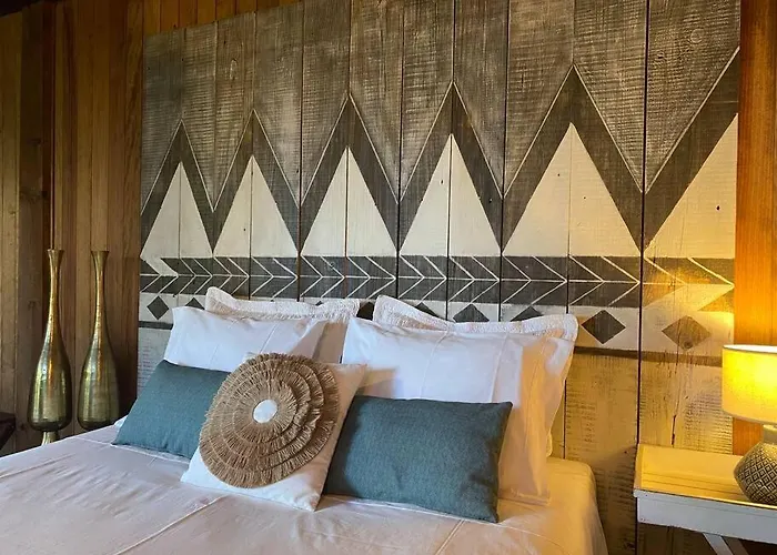 Pine - Direct Train To Porto Villa